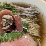 R+ 隠れ家すぎるラーメン屋 - 東京ブラック塩 〜BLACK AMBIVALENCE〜