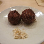 治鮨 - 26年10月　お通し　きぬかつぎ　ジャコ胡麻塩で