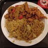 パンダエクスプレス - プレート（フライドライスと炒麺、オレンジチキンとモンゴリアンポーク）