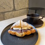 eigyokudo Cafe - 訪問日 2025.8.3(日)
      マスカルポーネ×あん クロワッサン
      単品価格　380円（税込）