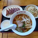 大阪王将 - ラーメン、半炒飯、ギョーザのセット