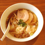 らーめん 三福 - えびワンタン麺 醤油 800円