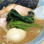 横濱ラーメン あさが家 - ほうれん草は生から茹でた物。