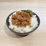 横濱ラーメン あさが家 - ここのニンニク醤油漬けは最高レベル。