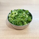 横濱ラーメン あさが家 - 青ネギハーフ150円。