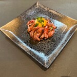 肉飾 やま田 - 炙りユッケ