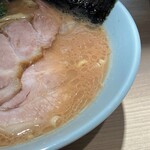 横濱ラーメン あさが家 上野店 - この日のスープは今までで一番濃厚でした。