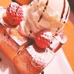 うまい登米っこ 欒や！ - ハニートースト、バニラアイスホイップたっぷり