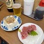 佐野屋 - サッポロ赤星大瓶、冷奴、まぐろ中おち、