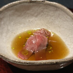 銀座 鉄板焼き ステーキ K-sio - 黒毛和牛の薄造りコンソメ仕立てのお椀