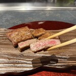 銀座 鉄板焼き ステーキ K-sio - 外はカリッと、口に入れると歯で噛む必要がないです。