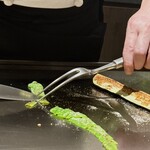 銀座 鉄板焼き ステーキ K-sio - 鉄板捌きが美しく、見てるだけで美味しそうでうっとり。