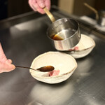 銀座 鉄板焼き ステーキ K-sio - 黒毛和牛の薄造りコンソメ仕立てのお椀