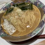 艪 - すし屋のラーメン