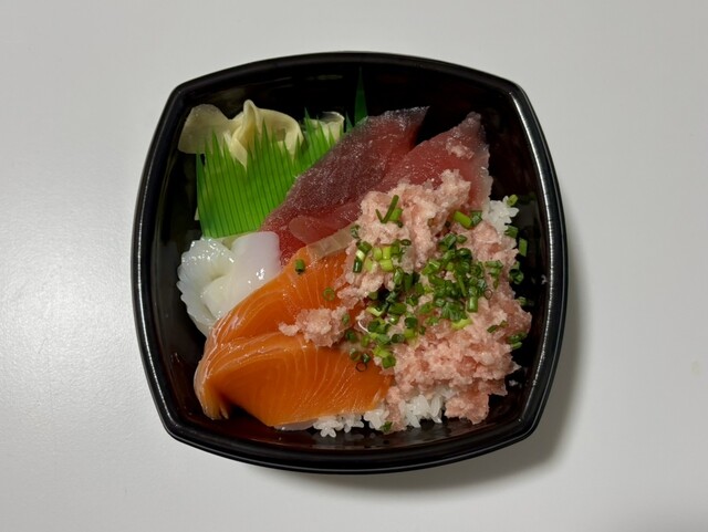 Supreme - 海鮮丼 敦賀 日本海さかな街 味世司 スーパー極め丼 大 #GSXR #GK71B