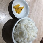 ラーメン 郷 - ライスとスープでいきたくなるんですよね。おすすめです。