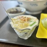 GIA DINH - 本日のチェー♪
      今日のは、キマメゼリー、黒豆、ココナッツフレークが白いのと茶色いのの2種類、緑色のゼリーでしたよ(^^)