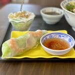 GIA DINH - グォイ・クォン Gỏi cuốn（生春巻き）
      ニョクマムだれにちょんちょん、めっちゃウマイ！( •̀ω• )૭✧ｳﾏｲ