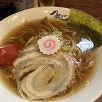 麺や 紡 - 冷やしラーメンにも見えますが…熱々です◎