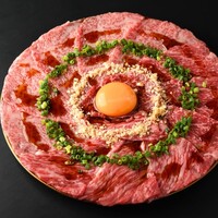 松阪牛の牛刺し3種の食べ比べ タレ卵黄のせ (サーロイン・ランプ・イチボ) (大)