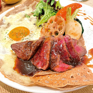 季節の野菜を使用したお食事ガレット