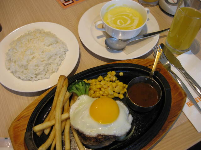 Royal Host Nagoya Hoshigaoka Ten photo 2