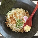 館山ラスカル - 料理写真:まぜそば （小 １５０ｇ）　７５０円 ＆ 冷やし変更　＋１５０円　(2025/08)