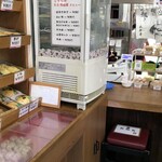 たぬき屋 - ミニ冷蔵庫メニュー　山芋　温泉卵etc…