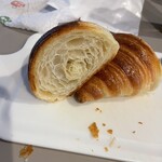 プチ フランス - クロワッサン　(断面)
