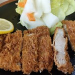 ラーメン とんかつ 忠 - 相変わらずの分厚さ！　今日はピクルスがモリモリ