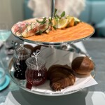 Tiffany Blue Box Café - 上段はサーモン＆プロシュート＆フルーツ、下段はブリオッシュ＆クロワッサン