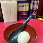 ラーメン二郎 - 生卵