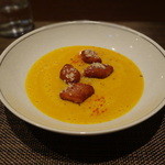 ル・グラン・ソワール - かぼちゃのクリームスープと紫芋のニョッキ
