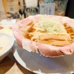 ラーメン大戦争 - 2025年８月　やや横から