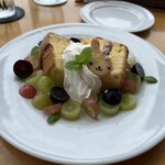 カフェ ホクストン - シフォンケーキのおまかせぶどうトッピング