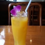 ジャスミンタイ - マンゴージュース（寄り）