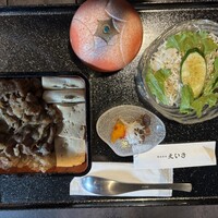 熟成焼肉えいき - すき焼き重　1,000円