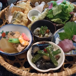 古民家で昼ごはん梅里_1