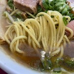 豚平 - 豚平ラーメン 850円（2025年8月）の麺