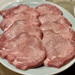 炭火焼肉ホルモンさわいし - 黒毛和牛特選タン（厚切り）（¥5,300）