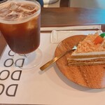 RINDO COFFEE - キャロットケーキとアイスコーヒー