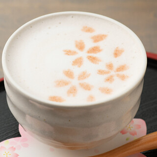 桜の香りが楽しめるラテ♪健康志向の方におすすめのコーヒー◎
