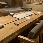 鮨 ともあき - 入口寄りカウンター席✨️