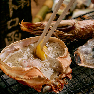 五感で楽しむ！活貝や鮮魚を炭火でベストに焼き上げる【浜焼き】