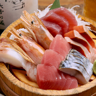 【脅威のコスパ！】注文率99%。寿司屋超え！？の鮮魚盛合せ