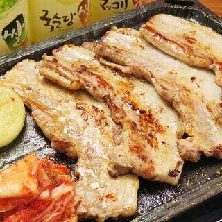 こだわりのサムギョプサルは厚さ13mmの三元豚を使用