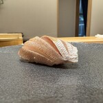 鮨 鈴木 - 綺麗なお姿の春子鯛