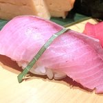 梅丘寿司の美登利総本店 渋谷店 - 超特選にぎり 2160円 のハマチ