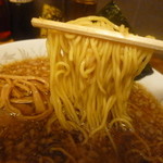 元祖敏々亭 びんびん - しっかりと麺に絡んだマイルドなスープ