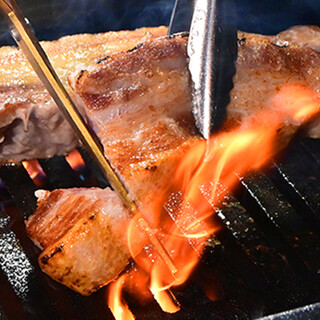 プロが目の前で焼き上げる臨場感。VIP気分で味わう贅沢